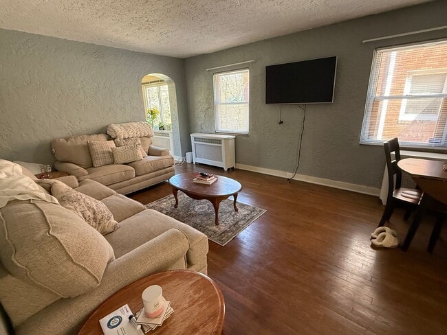 Building Photo - 3870 Beechwood Blvd