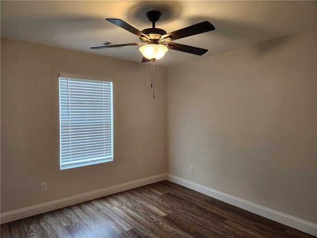 Building Photo - 2465 Oak Grove Rd