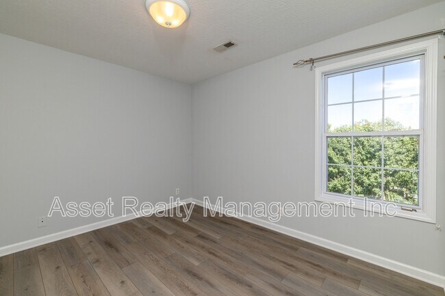 Building Photo - 1217 Dreamview Ln