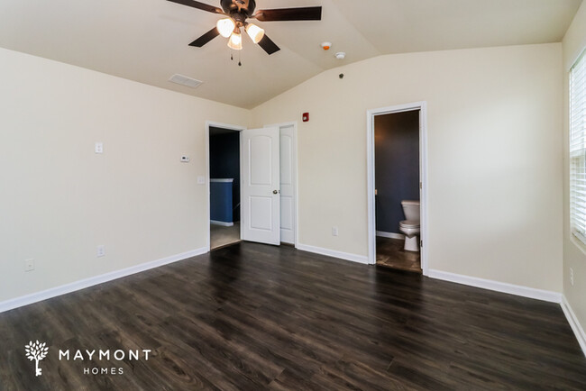 Building Photo - End-Unit 3-Bedroom Townhome