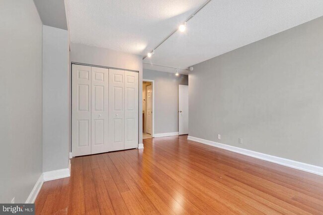 Building Photo - 4515 Willard Ave