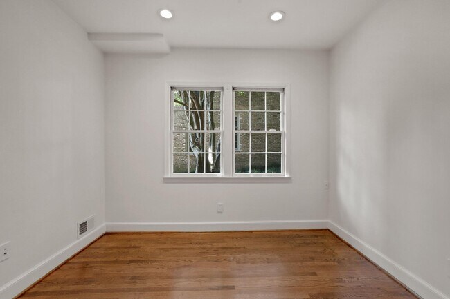 Building Photo - 4925 Weaver Terrace NW