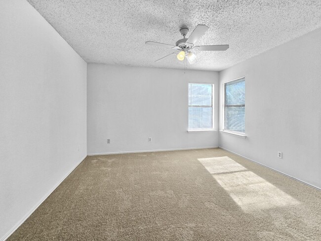 Building Photo - 3BR SFR w/ Garage & Fenced Yard in Fort Worth