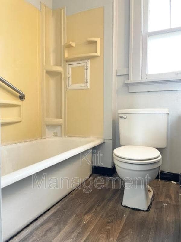 Building Photo - 434 W Poinsetta Ave