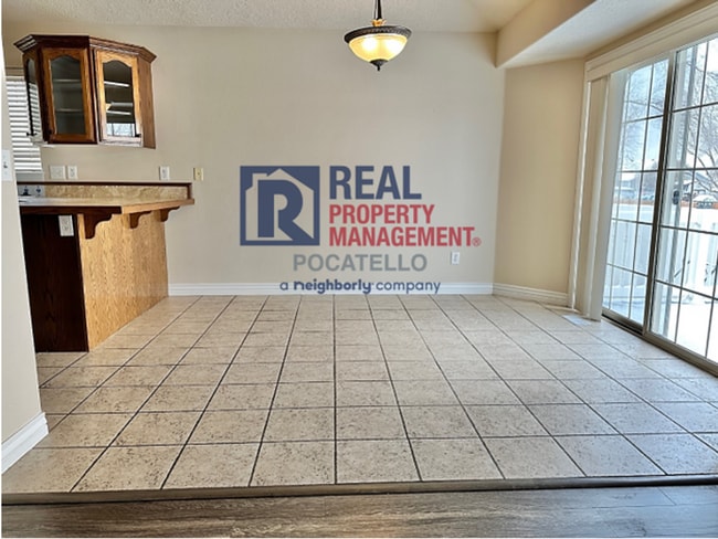 Building Photo - Beautiful 4 bedroom 3 bath house - attached garage