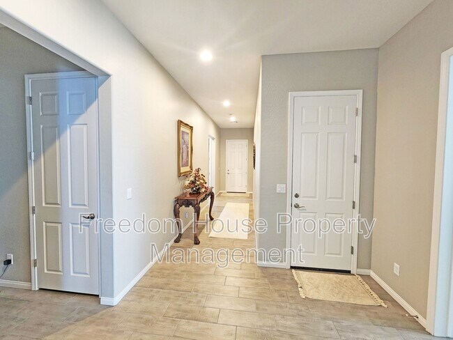 Building Photo - 4901 Fairwood Ct