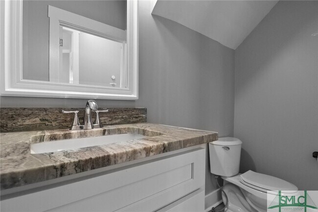 Building Photo - 608 W 37th St