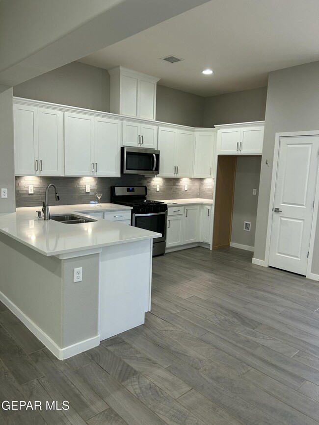 Building Photo - 10608 Hidden Palm Pl