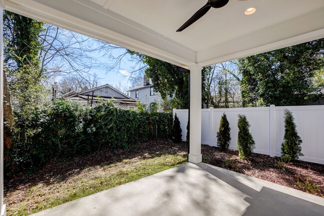 Building Photo - 1112 Pender St