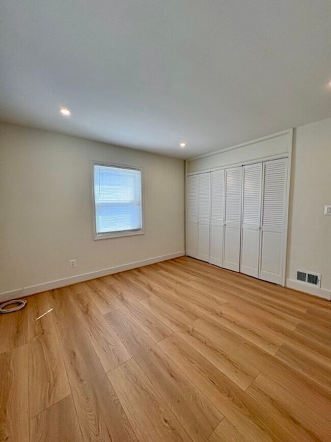 Building Photo - 6007 Crawford Dr