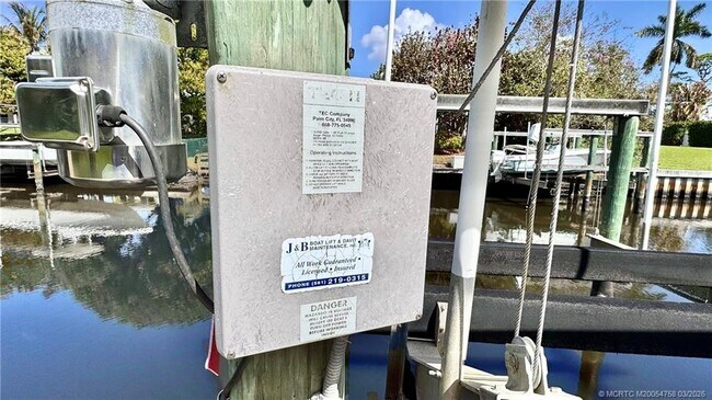 Building Photo - 510 SW South Carolina Dr