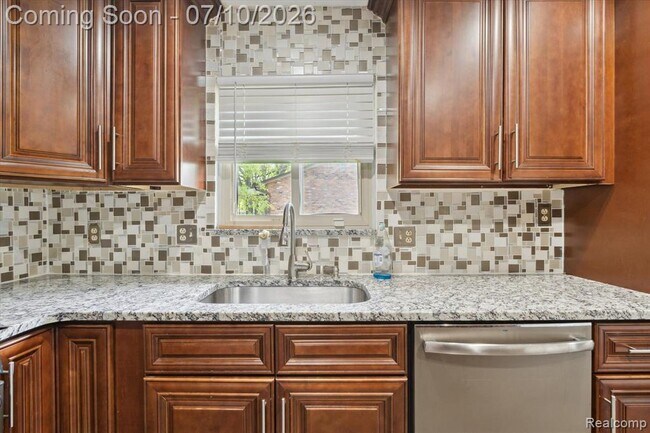 Building Photo - 500 Trombley Rd