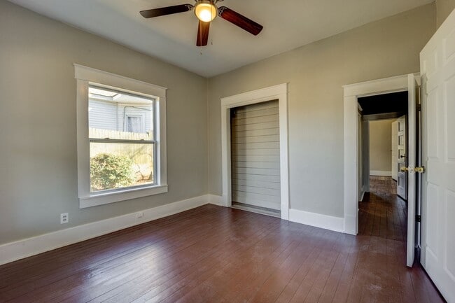 Building Photo - Freshly Updated 3 Bedroom Home