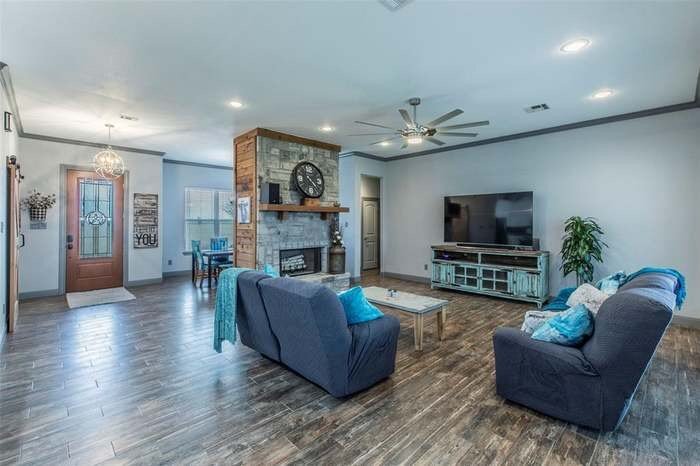 Building Photo - 308 Wildflower