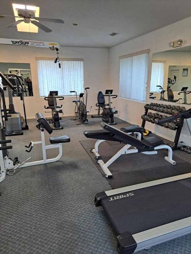 Building Photo - 2 Bedroom 2 Bath Contact Property Pros Pro...