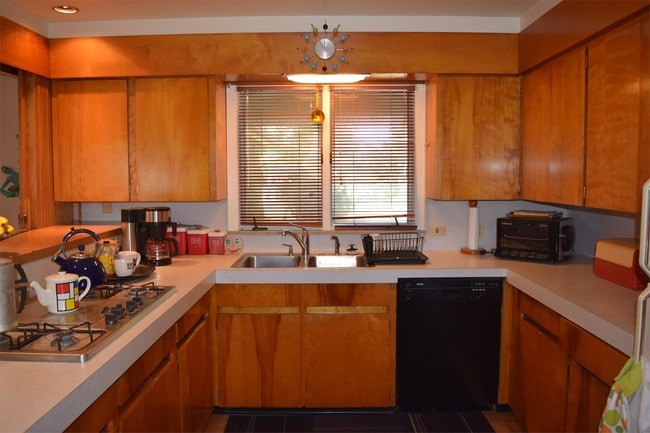 Building Photo - 301 Homan Ave