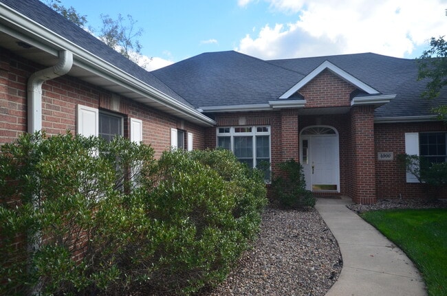 Building Photo - 4900 Royal Lytham Dr