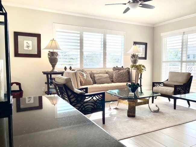 Building Photo - 431 Bay Colony Dr N