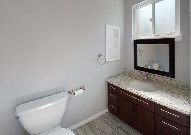 Building Photo - 2 Large Bedroom Home Centrally Located in Garden Grove