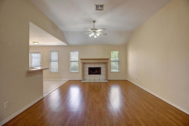 Building Photo - 3805 Julia Cir