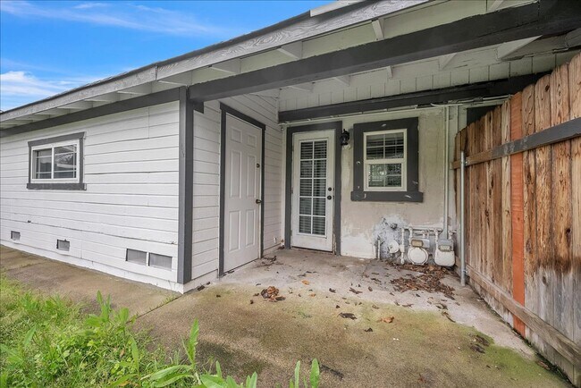Building Photo - 7717-7717 Cologne Ln