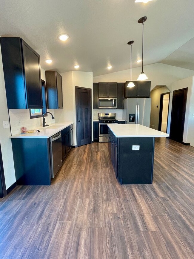 Building Photo - * GAME-CHANGING-MOVE-IN-SPECIAL * 4 Bedroom, 3 Bathroom with Office for Rent