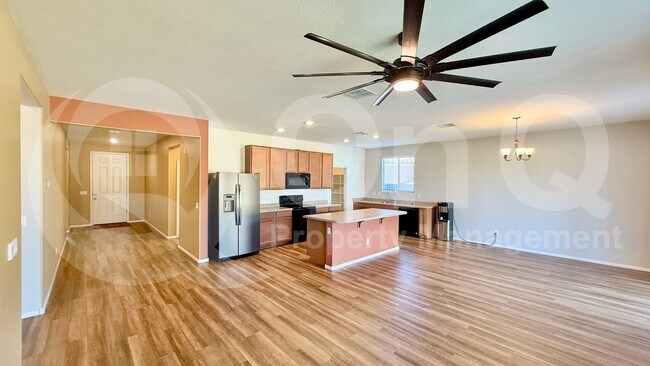 Building Photo - 5215 S 18th Pl