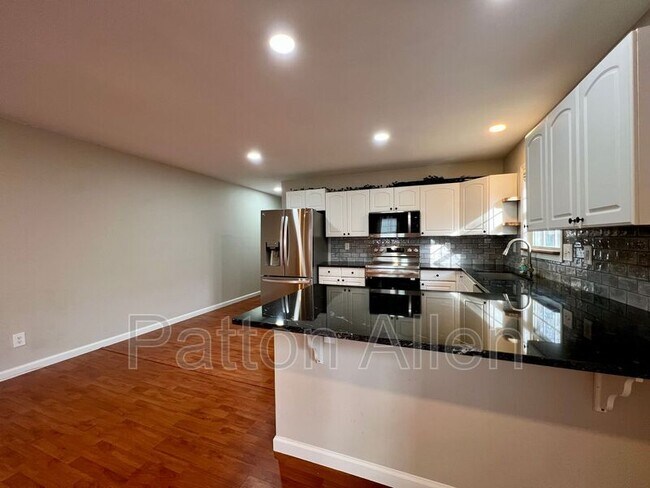 Building Photo - 51 Argyle Ln