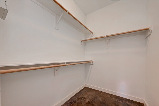 Building Photo - 5342 Darling St