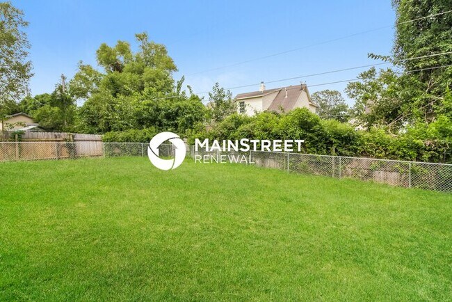Building Photo - 3 Bedroom Pet-Friendly Home in Memphis, TN with Main Street Renewal