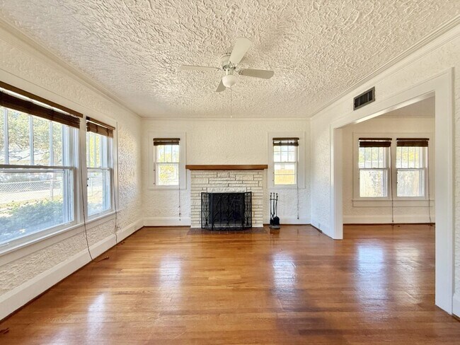 Building Photo - 1013 23rd St W