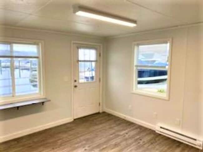 Building Photo - ****Warwick/Oakland Beach – Waterfront Single Family Home - $1,750****