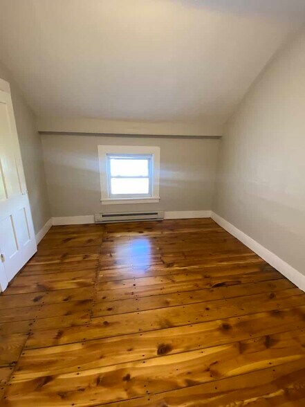 Building Photo - 18 Emerald Pl
