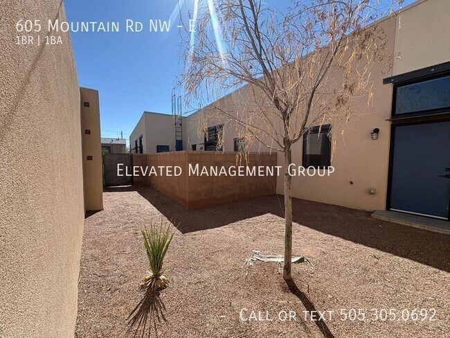 Building Photo - 605 Mountain Rd NW