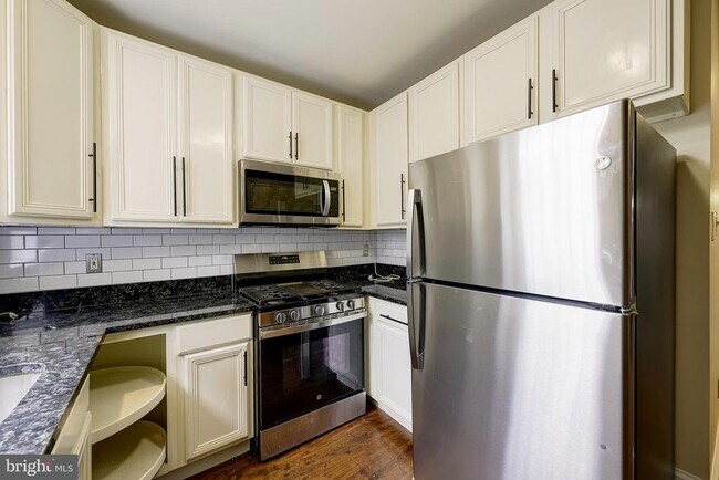 Building Photo - 2827 11th St NW