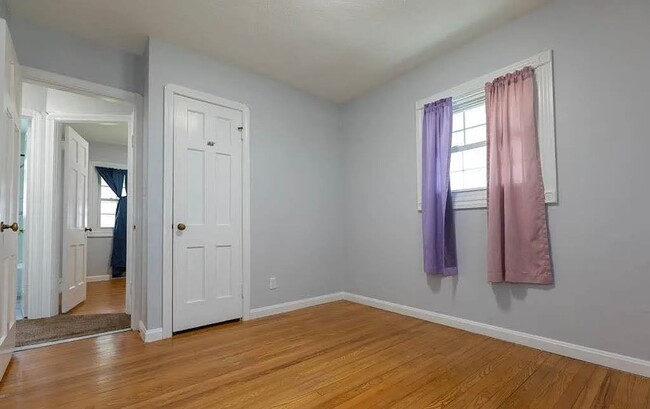 Building Photo - 5021 E 107th Updated 3/4 Bedroom