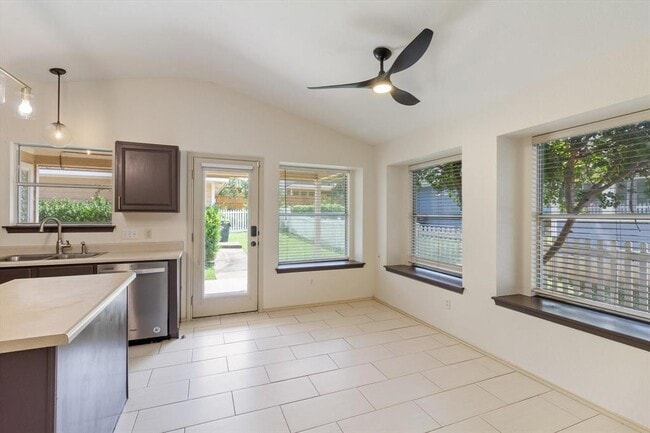 Building Photo - 4500 Mather