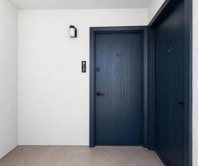 Building Photo - One Bedroom One Bath in Phoenix!