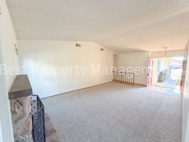 Building Photo - Great Shape Single Family Home near Fremont Bart Station