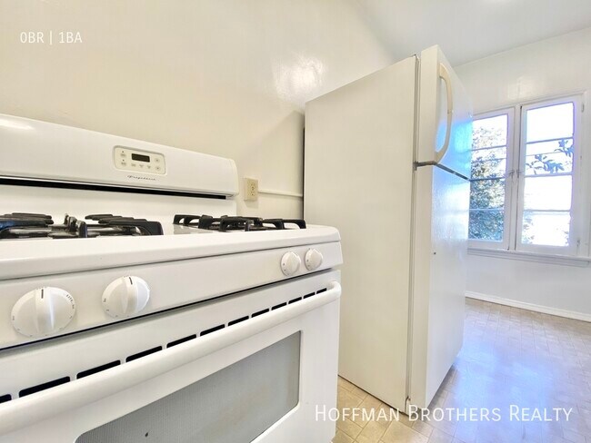 Building Photo - 834 Sanborn Ave