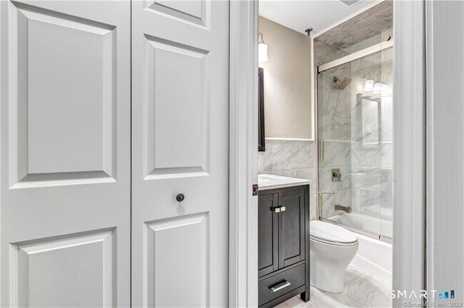 Building Photo - 25 Grand St