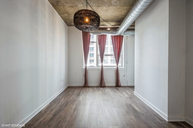 Building Photo - 1305 S Michigan Ave