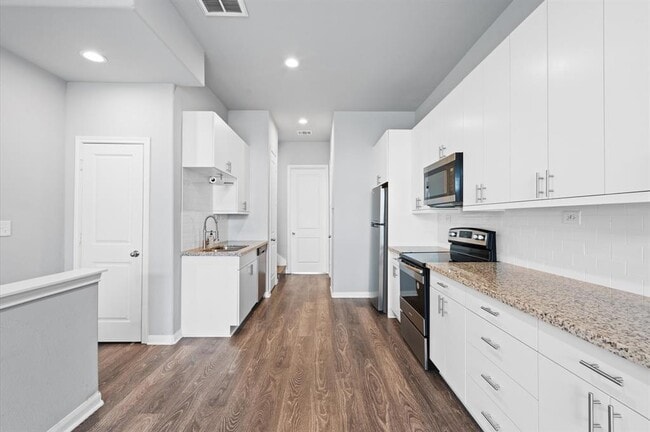 Building Photo - 18835 Elegance Ave