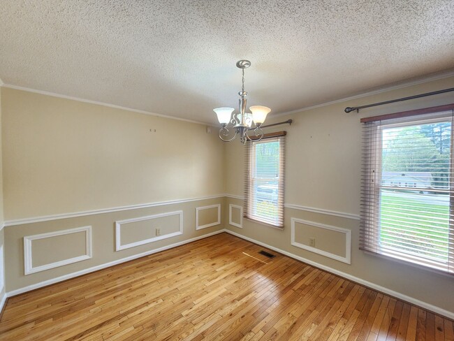 Building Photo - Marion Rental!