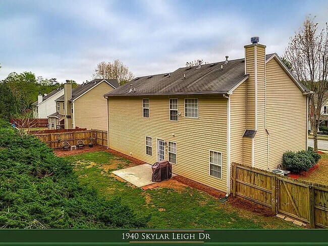 Building Photo - 1940 Skylar Leigh Dr