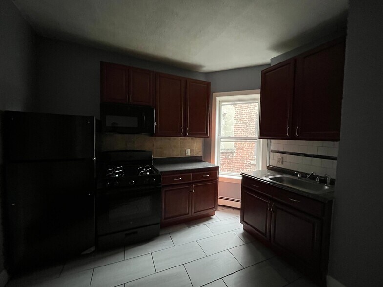 Building Photo - 550 Avenue C