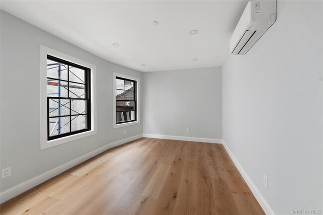 Building Photo - 356 S Tenth Ave