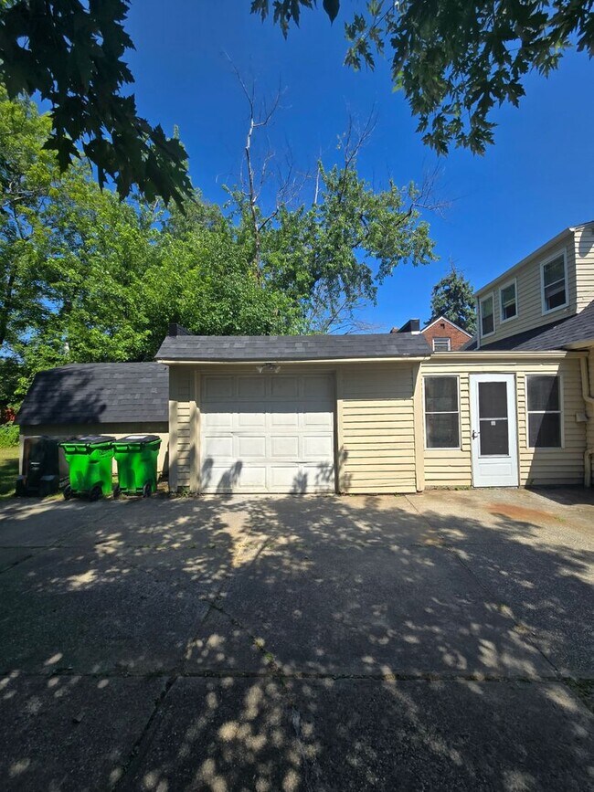 Building Photo - Partially updated spacious home