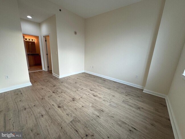 Building Photo - 901 N Penn St