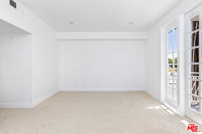 Building Photo - 9800 Vidor Dr